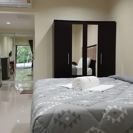 ไออุ่นรีสอร์ท Bang Saphan Exterior foto