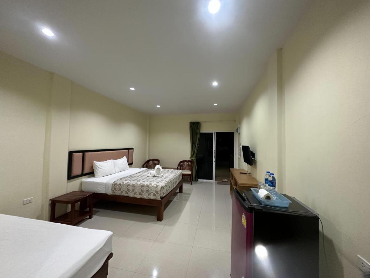 ไออุ่นรีสอร์ท Bang Saphan Exterior foto