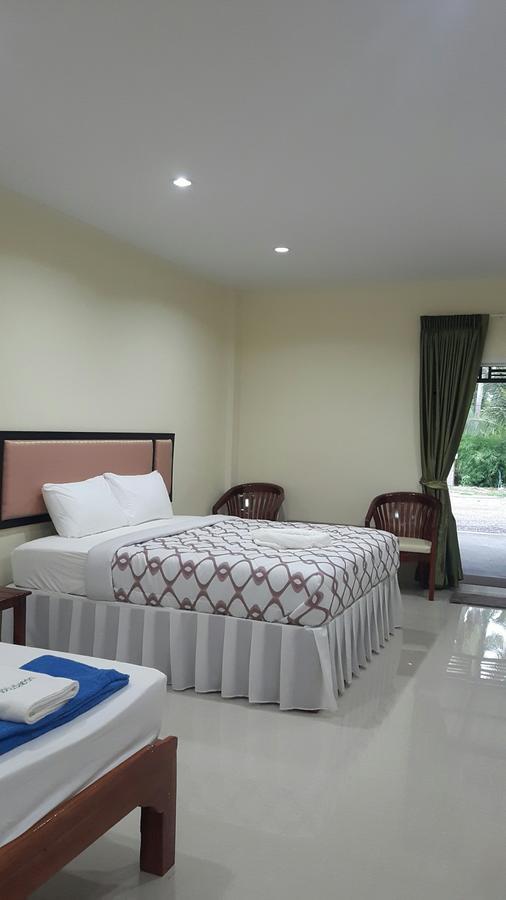 ไออุ่นรีสอร์ท Bang Saphan Exterior foto
