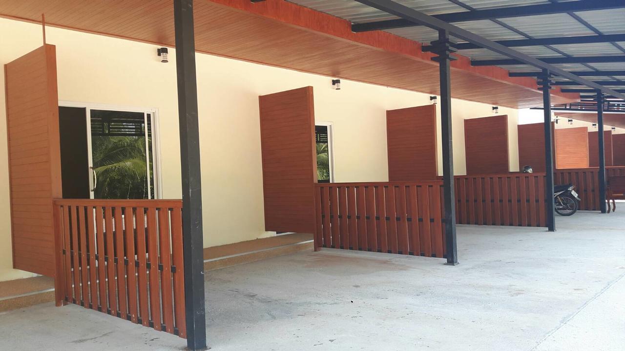 ไออุ่นรีสอร์ท Bang Saphan Exterior foto